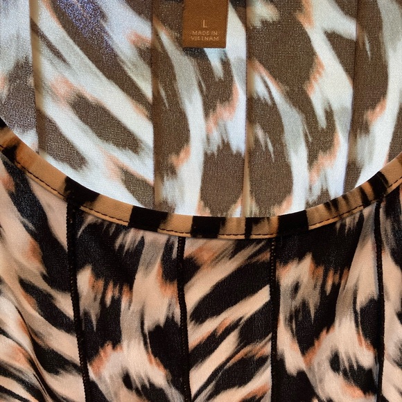 Roz & Ali Animal print fit and flair top - Picture 4 of 4